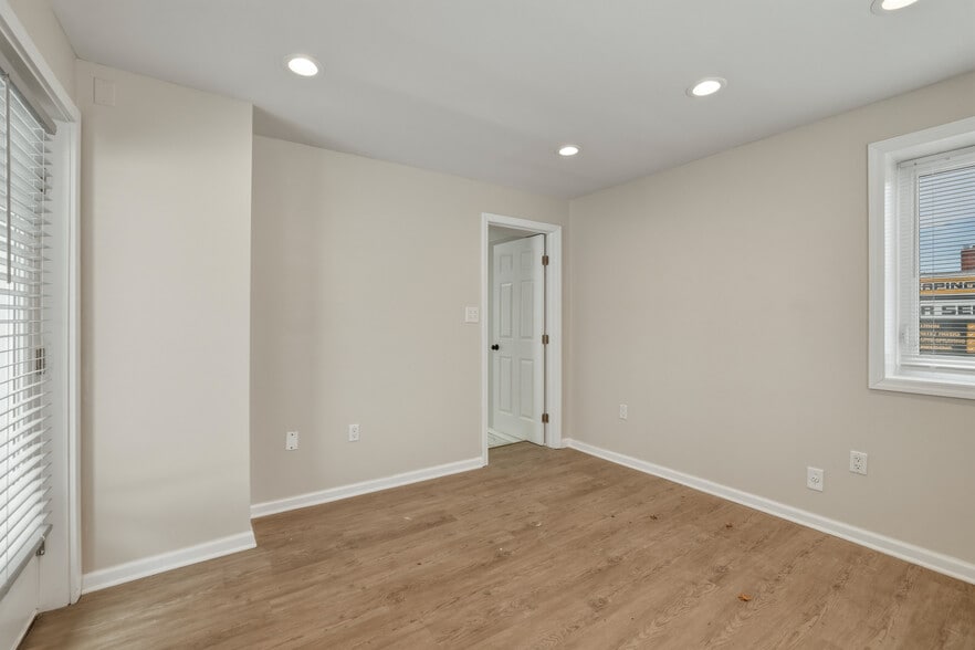 More Photos Of 150 N Delaware Ave, Lindenhurst Storefront Retail Residential For Sale