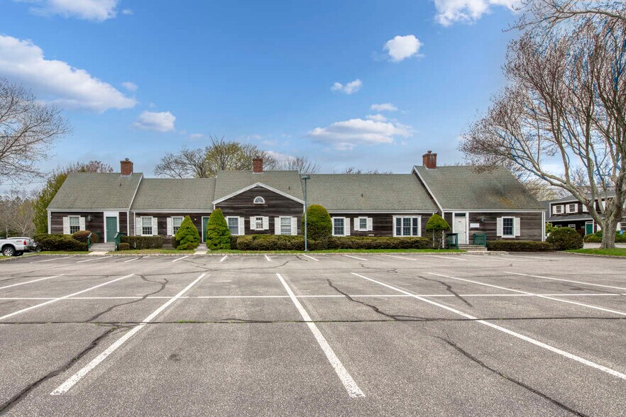 More Photos Of 335 Meeting House Ln, Southampton Healthcare For Sale