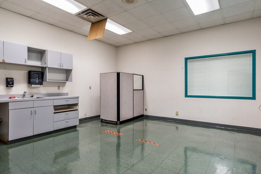 More Photos Of 6212 Material Ave, Loves Park Warehouse For Sale