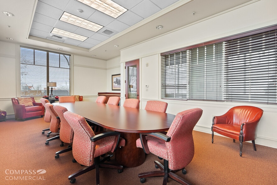 More Photos Of 735 SW 6th St, Redmond Office For Lease