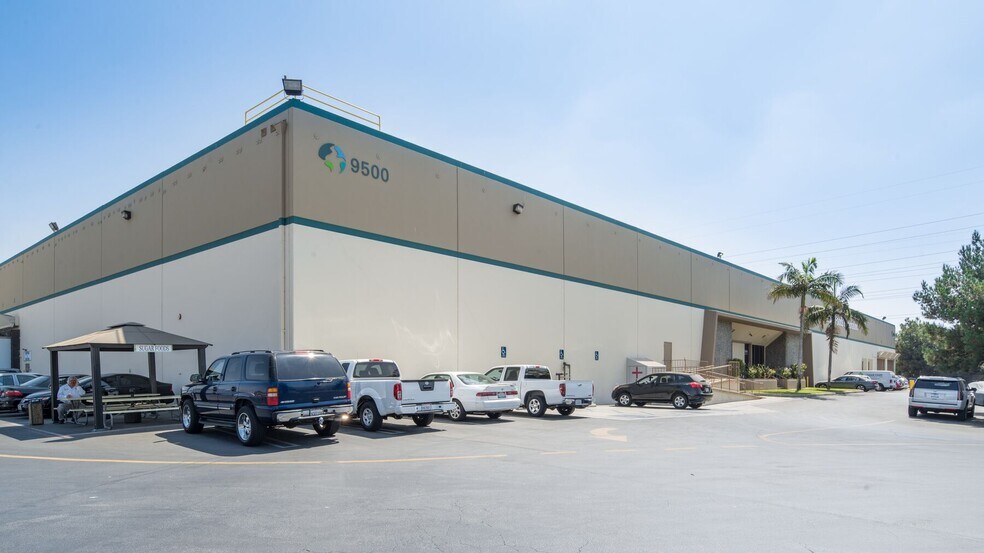 More Photos Of 9500 El Dorado Ave, Sun Valley Warehouse For Lease