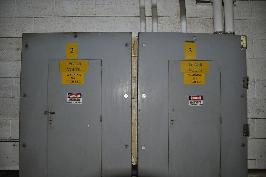 More Photos Of 2903 Lee Ave, Sanford Manufacturing For Sale