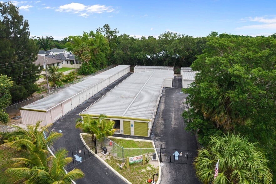 More Photos Of 4870 20th St, Vero Beach Self Storage For Sale