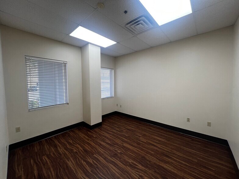 More Photos Of 3125 Drane Field Rd, Lakeland Warehouse For Lease