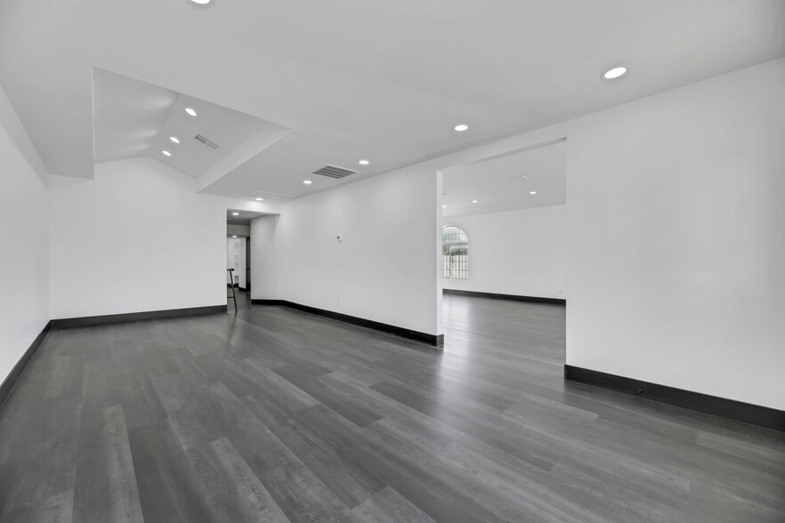 More Photos Of 530 S 7th St, Las Vegas Office Residential For Lease