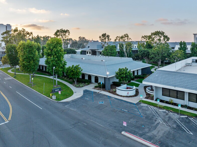 More Photos Of 3400 Torrance Blvd, Torrance Unknown For Lease