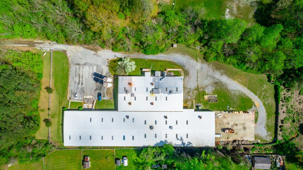 More Photos Of 1129 S Chattanooga St, LaFayette Warehouse For Sale