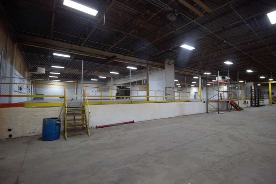 More Photos Of 2025 Brighton Henrietta Town Line Rd, Rochester Manufacturing For Lease