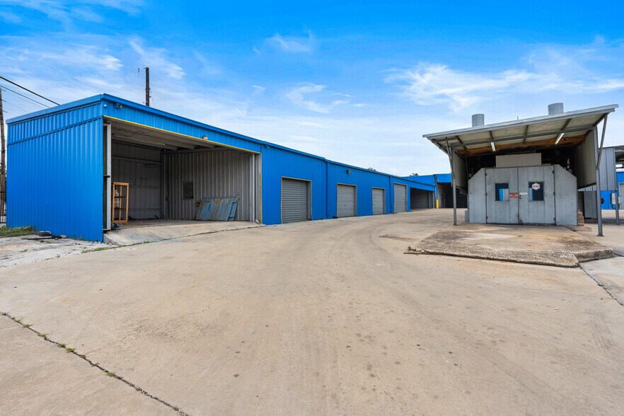 More Photos Of 103 Blanco Rd, San Antonio Auto Repair For Lease