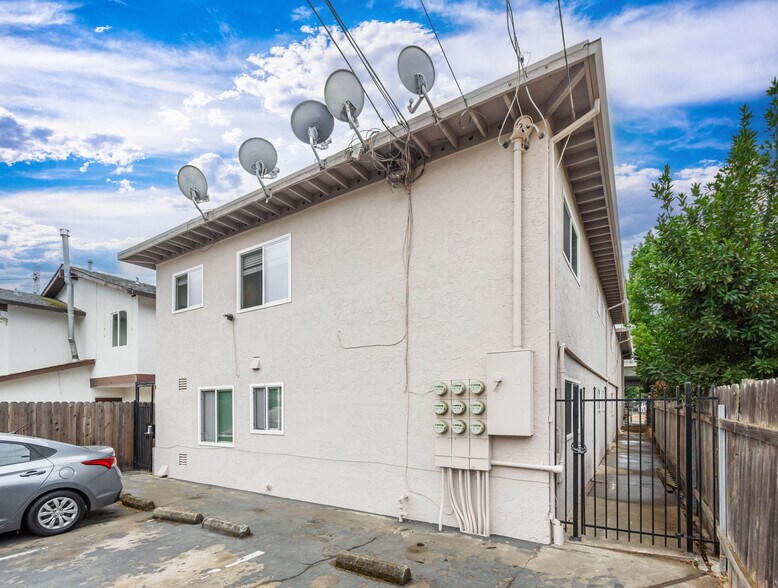 More Photos Of 1817 W St, Sacramento Apartments For Sale