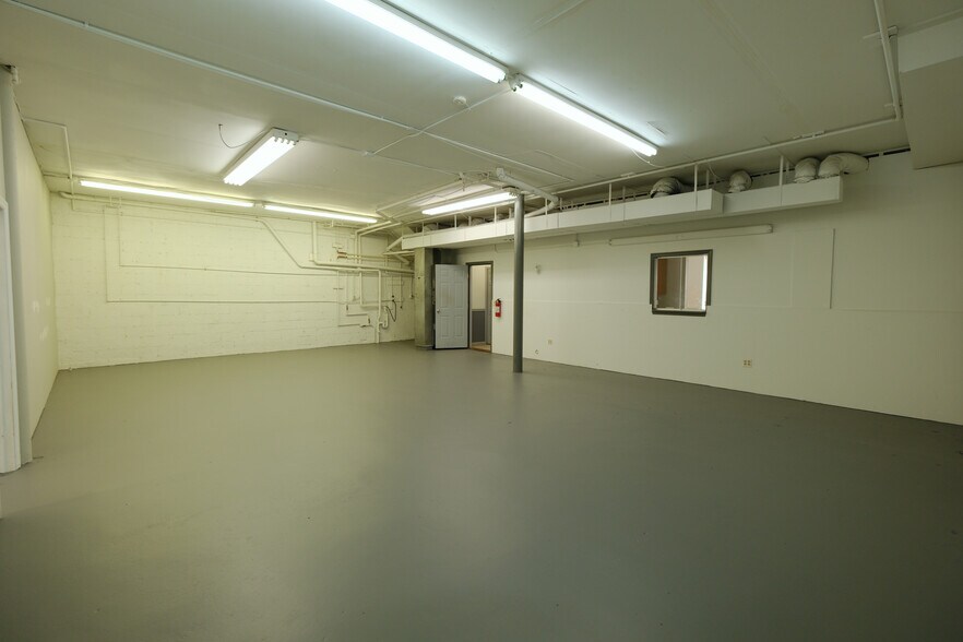 More Photos Of 30 W Price St, Linden Flex For Lease