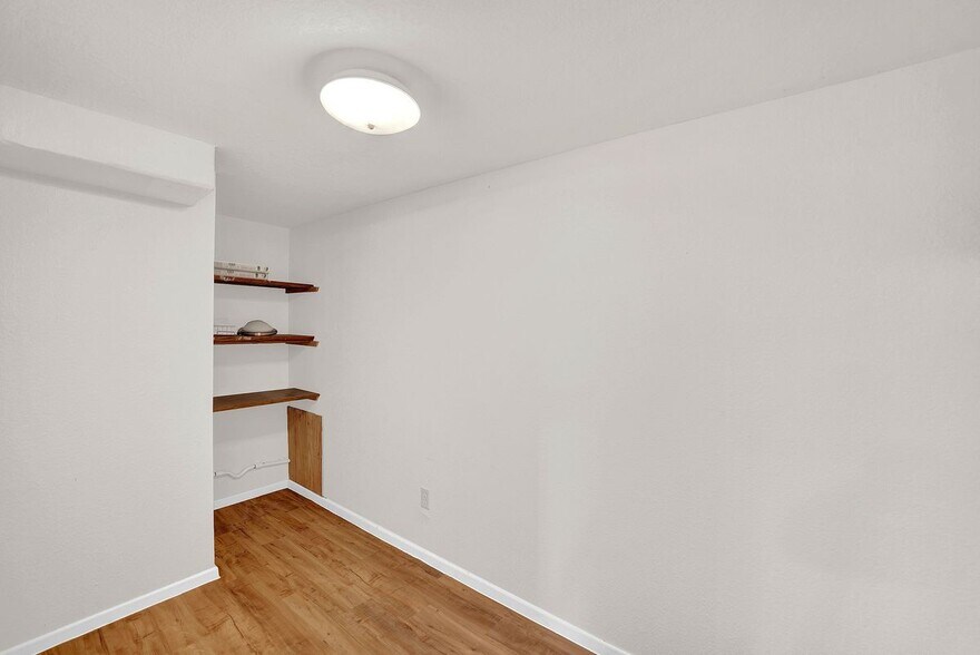 More Photos Of 389 Interstate 35 S, Devine Unknown For Lease