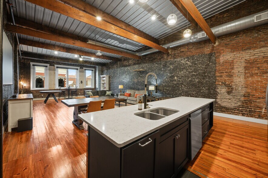 More Photos Of 125 Franklin St, Clarksville Storefront Retail Residential For Sale