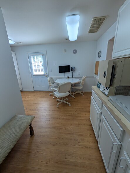 More Photos Of 4816 Greenwood Rd, Louisville Medical For Lease