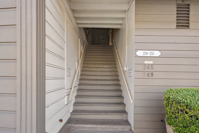 More Photos Of 241 El Camino Real, Menlo Park Storefront Retail Office For Sale