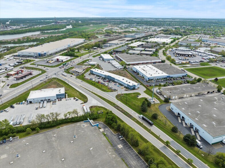 More Photos Of 1414-1440 Bolingbrook Dr, Romeoville Distribution For Lease