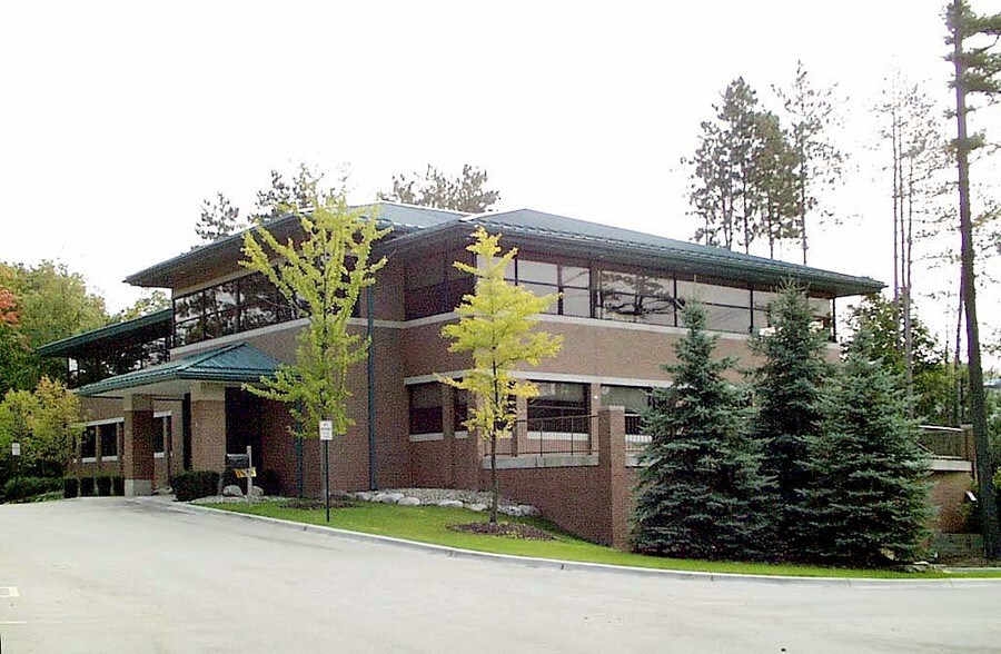 More Photos Of 8451 Boulder Ct, Commerce Township Office For Lease