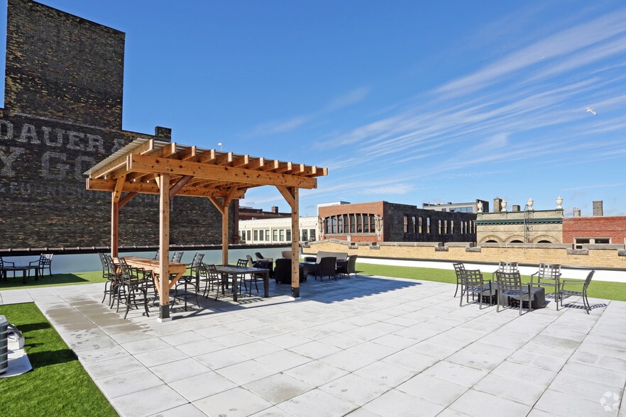 More Photos Of 226 N Water St, Milwaukee Apartments For Sale
