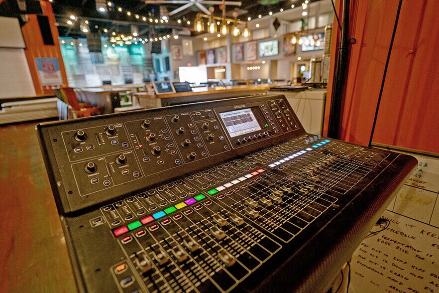 More Photos Of 18967 N US Highway 51, Elkville Mixed Retail For Sale