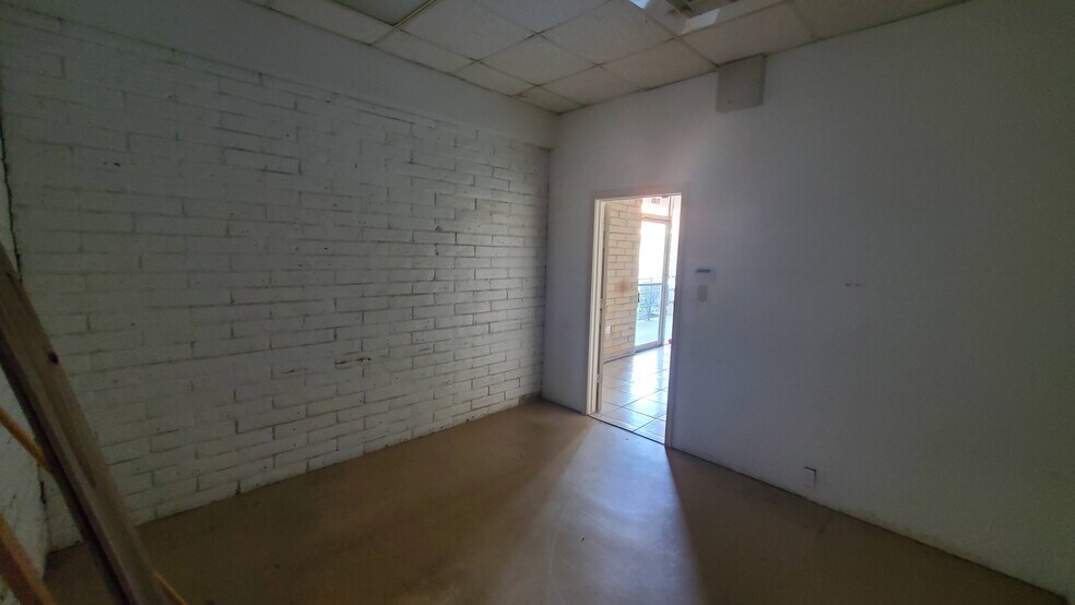 More Photos Of 2115 61st St, Galveston Storefront Retail Office For Lease