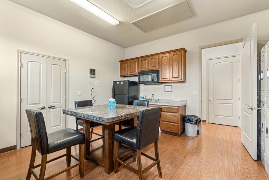 More Photos Of 3030 Rigsby Ave, San Antonio Medical For Sale