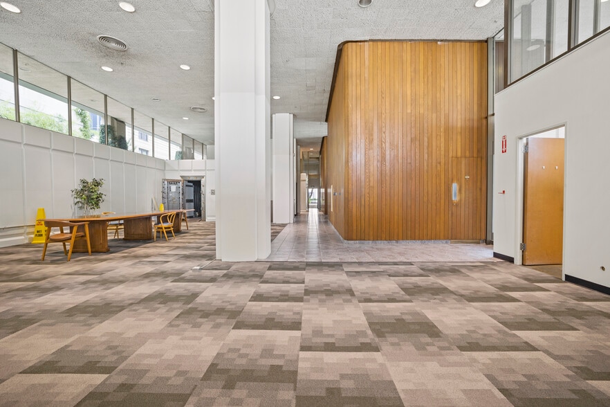 More Photos Of 301 E Colorado Blvd, Pasadena Office For Lease