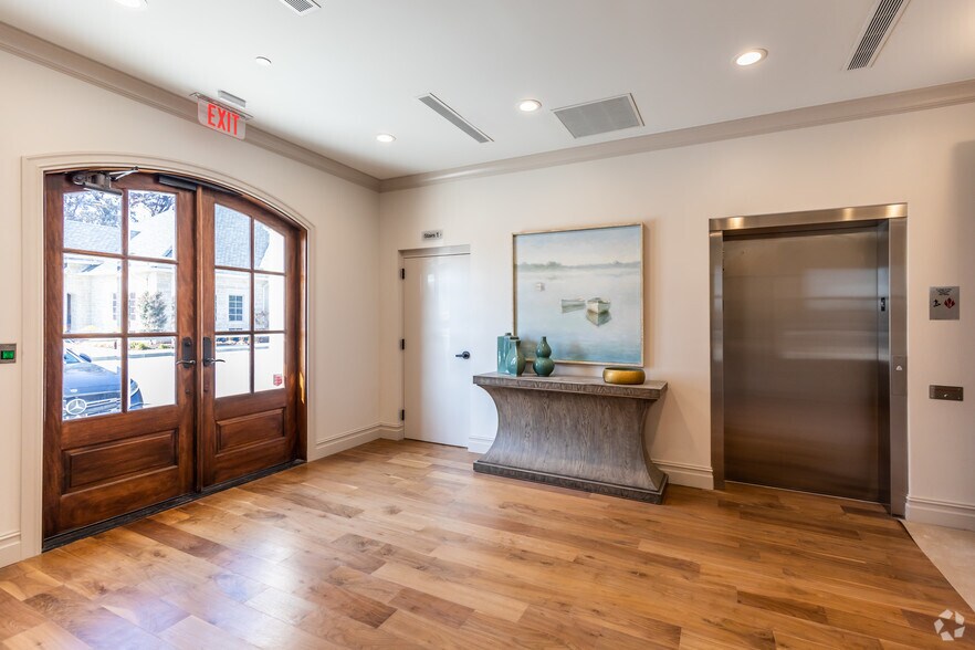 More Photos Of 4521 E 91st St, Tulsa Office For Lease