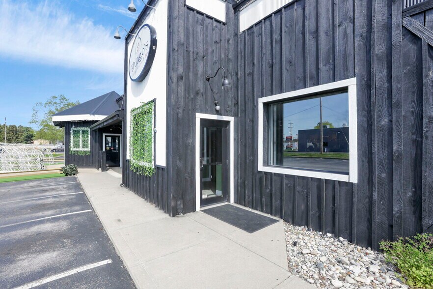 More Photos Of 1122 Hebron Rd, Heath Restaurant For Sale