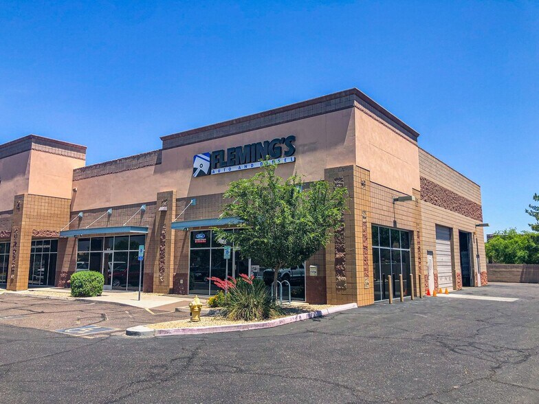 Primary Photo Of 925 N McQueen Rd, Gilbert Showroom For Lease