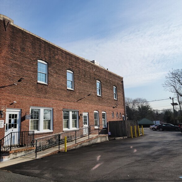 More Photos Of 600 Main St, Riverton Office For Sale