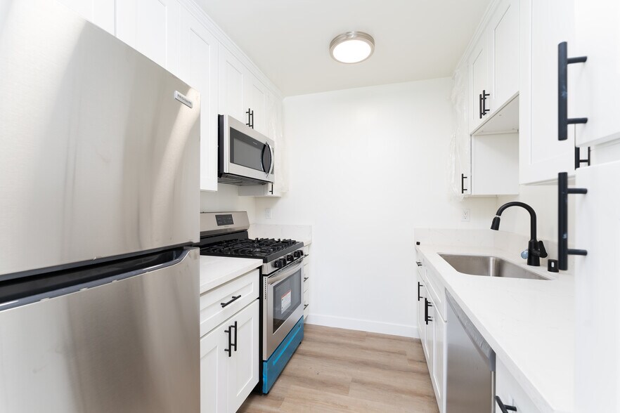 More Photos Of 2670 Ellendale Pl, Los Angeles Dormitory For Sale