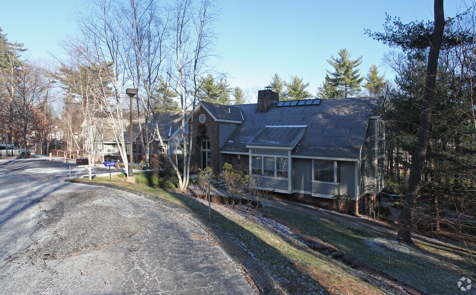 More Photos Of 10 Mill Pond Ln, Simsbury Office For Sale