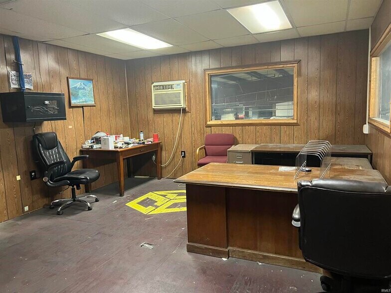 More Photos Of 1015 W 9th St, Mount Carmel Warehouse For Sale