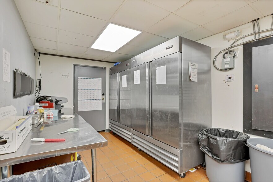 More Photos Of 301 Broadway, Lorain Hotel For Lease