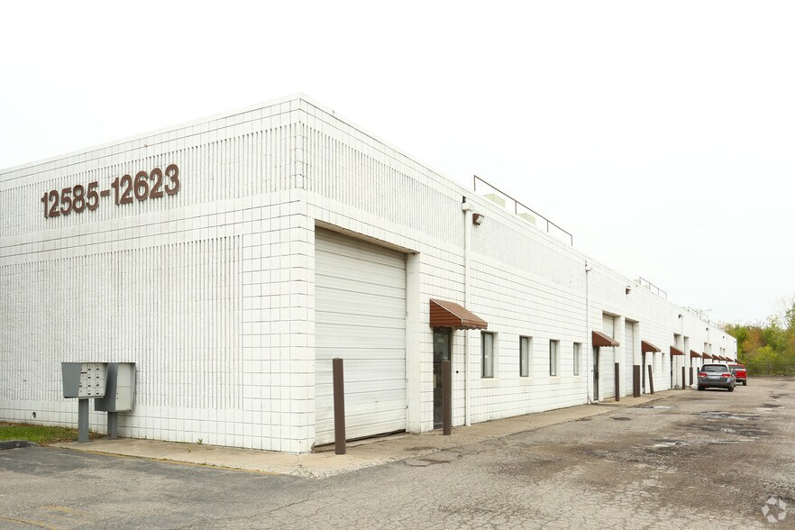 More Photos Of 12585-12623 Farmington Rd, Livonia Warehouse For Sale