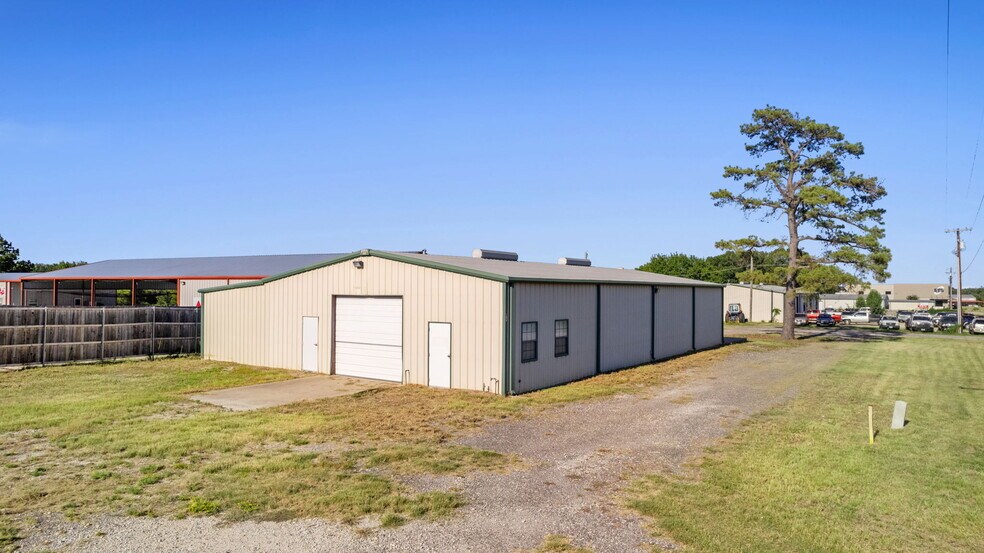 More Photos Of 159 Park Row, Van Warehouse For Sale