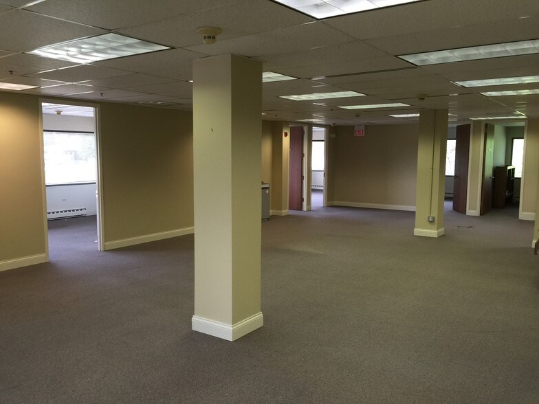 More Photos Of 1300 Greenbrook Blvd, Hanover Park Office For Sale