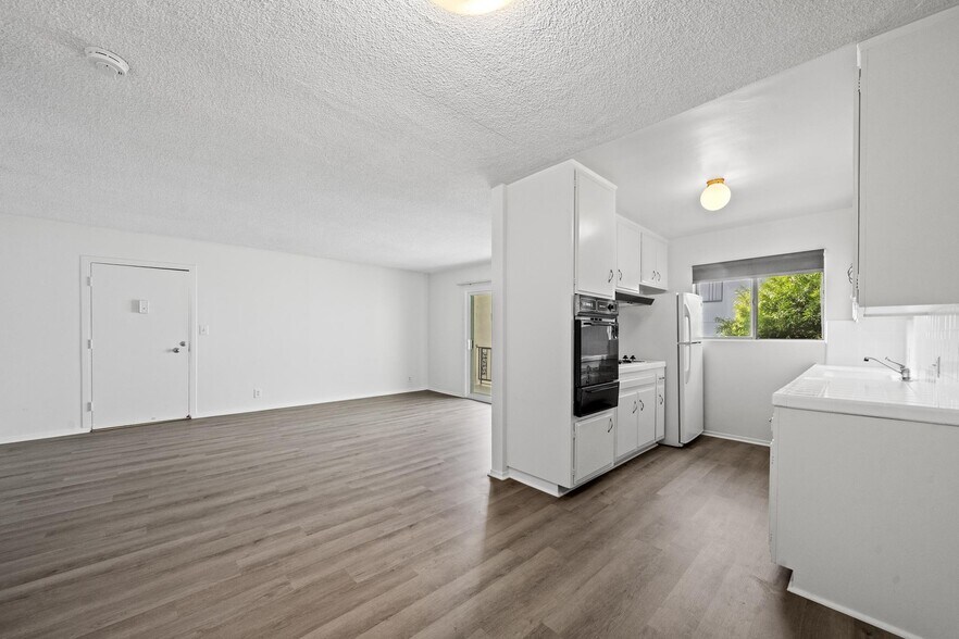 More Photos Of 1236 McClellan Dr, Los Angeles Apartments For Sale