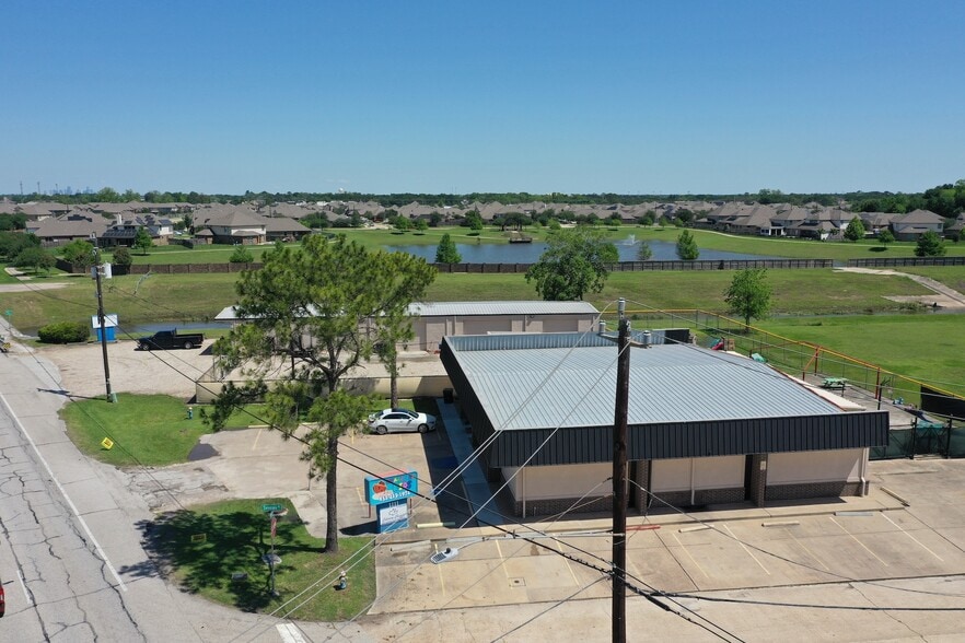 More Photos Of 3111 S Main St, Pearland Warehouse For Sale