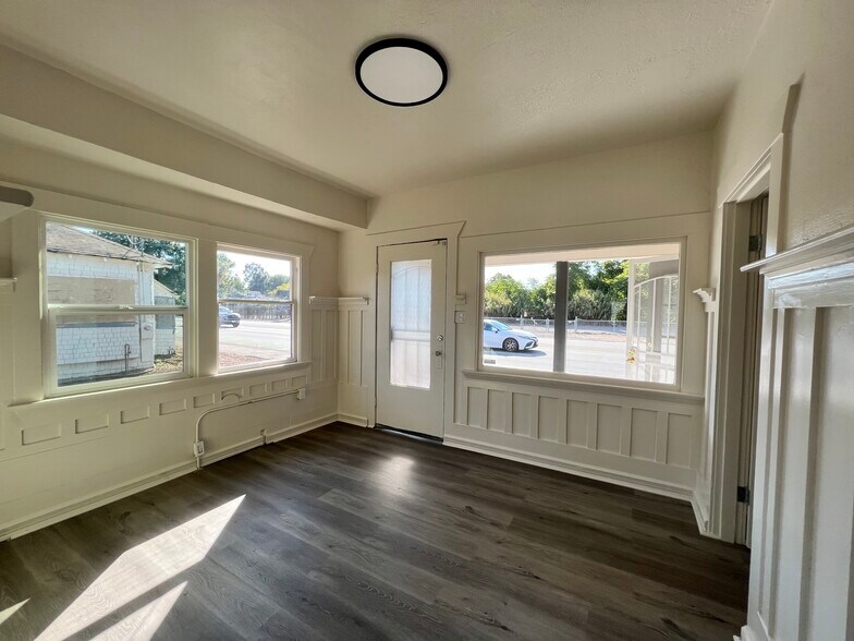 More Photos Of 1558 A St, Castro Valley Freestanding For Sale