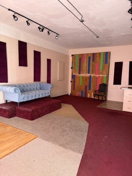 More Photos Of 1679-1681 W University Ave, Saint Paul Storefront For Sale