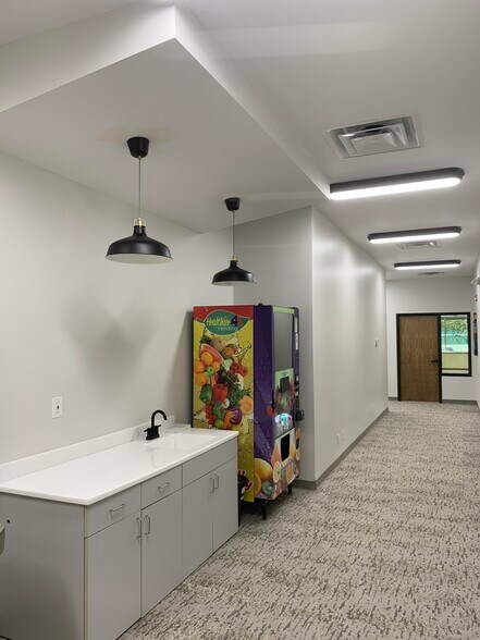 More Photos Of 1310 NW Vivion Rd, Kansas City Office For Lease