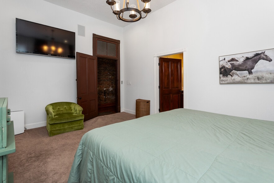 More Photos Of 1012 Noble St, Anniston Storefront Retail Office For Sale