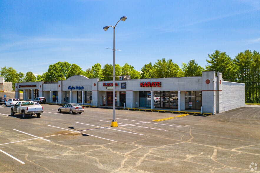 More Photos Of 744-766 N Lee Hwy, Lexington Unknown For Lease