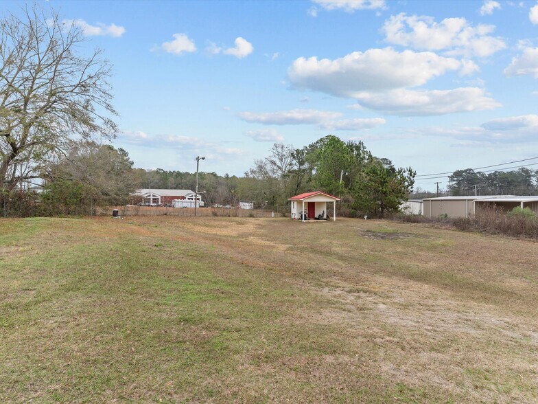 More Photos Of 901 Haven Dr, Dothan Flex For Sale