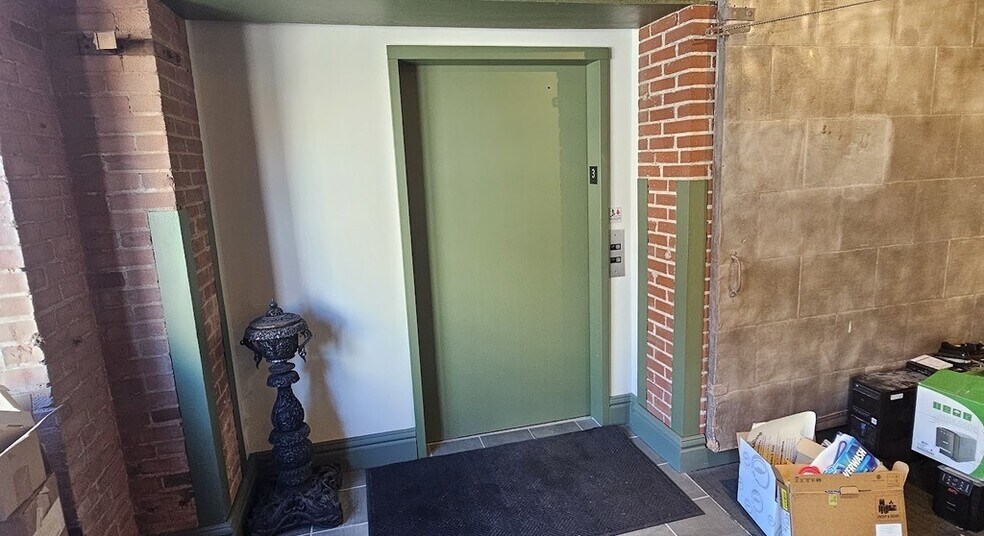 More Photos Of 1113-1115 Locust St, Saint Louis Office For Sale