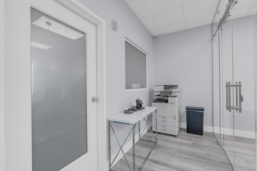 More Photos Of 2295 S Hiawassee Rd, Orlando Office For Sale