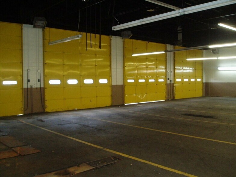 More Photos Of 6380 Centre Park Dr, West Chester Service For Lease