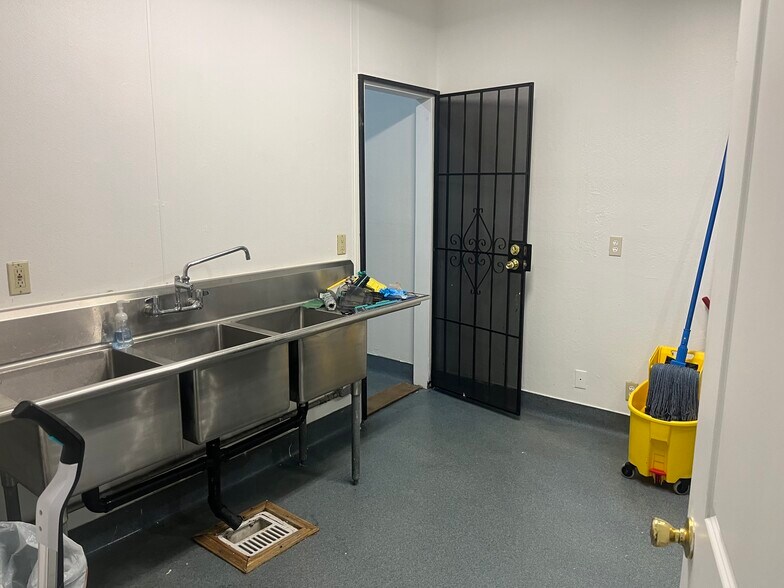 More Photos Of 5909 Camden St, Oakland Daycare Center For Sale