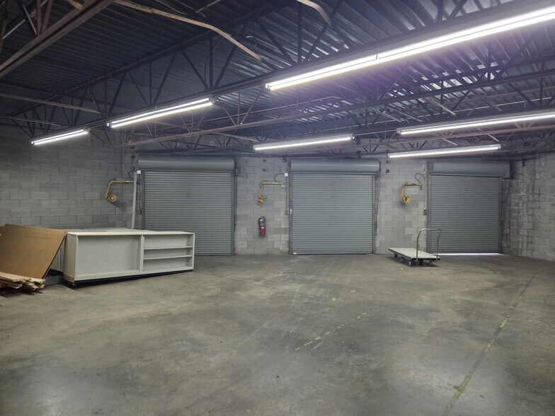 More Photos Of 1555 Campbell Ln, Bowling Green Freestanding For Lease